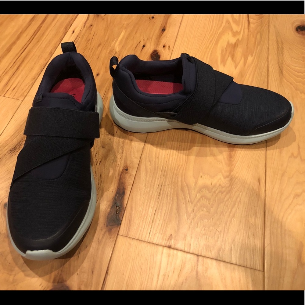 Vionic sneakers